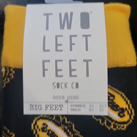 Lot Of 2 Two Left Feet Unisex Beer Lovers Socks Beer Here & If You Can Read This - Picture 2 of 8